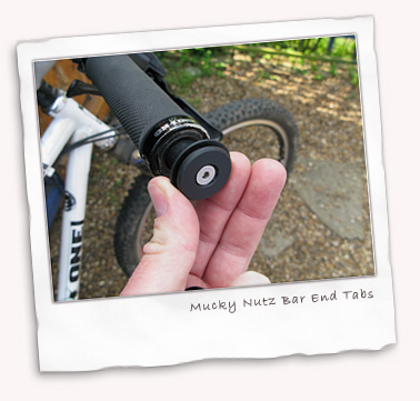 Fitting Mucky Nutz bar end plugs